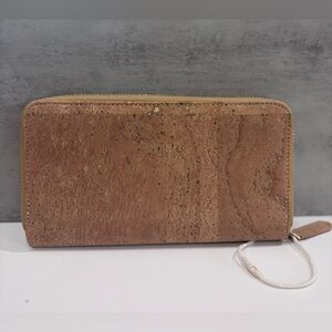 NWOT The Royal Standard Cork Women’s Zippered Wallet